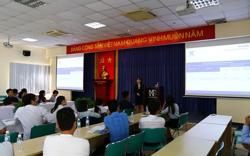 Chào Mừng Đoàn Học Viên Đại Học Fulbright Việt Nam Đến Tham Quan Khu Công Nghiệp Hiệp Phước | Hiep Phuoc 산업단지 주식회사
