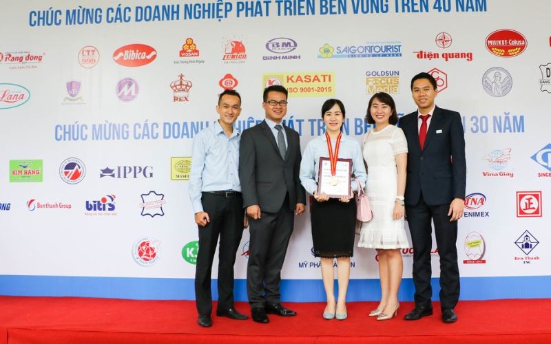 Hình Ảnh Lễ Tôn Vinh Doanh Nghiệp Tiêu Biểu 2017 | Hiep Phuoc 산업단지 주식회사