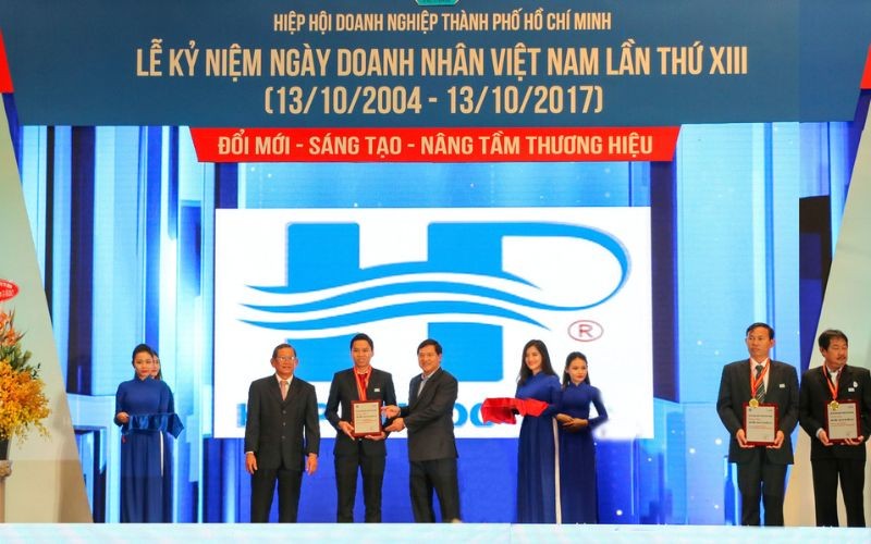 Hình Ảnh Lễ Tôn Vinh Doanh Nghiệp Tiêu Biểu 2017 | Hiep Phuoc 산업단지 주식회사